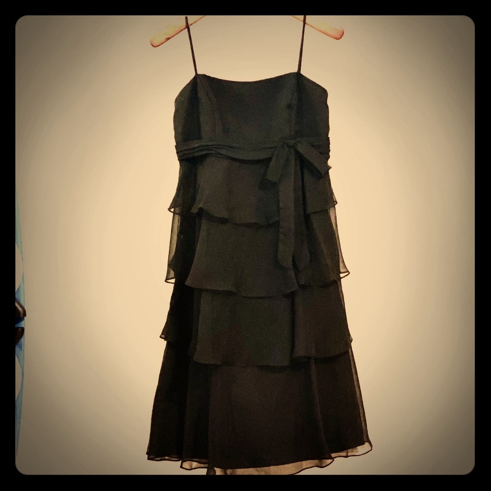 Women’s sleeveless black dress